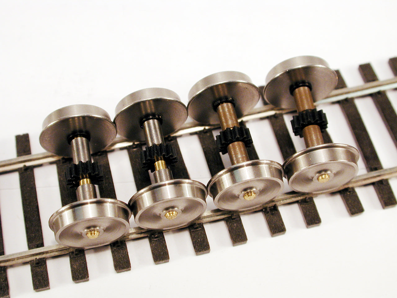 Geared Wheelset, HO, 40"/110, 2mm x 0.856" Flush Axle, KMT/Tenshodo, 13 Teeth Worm Gear (4)