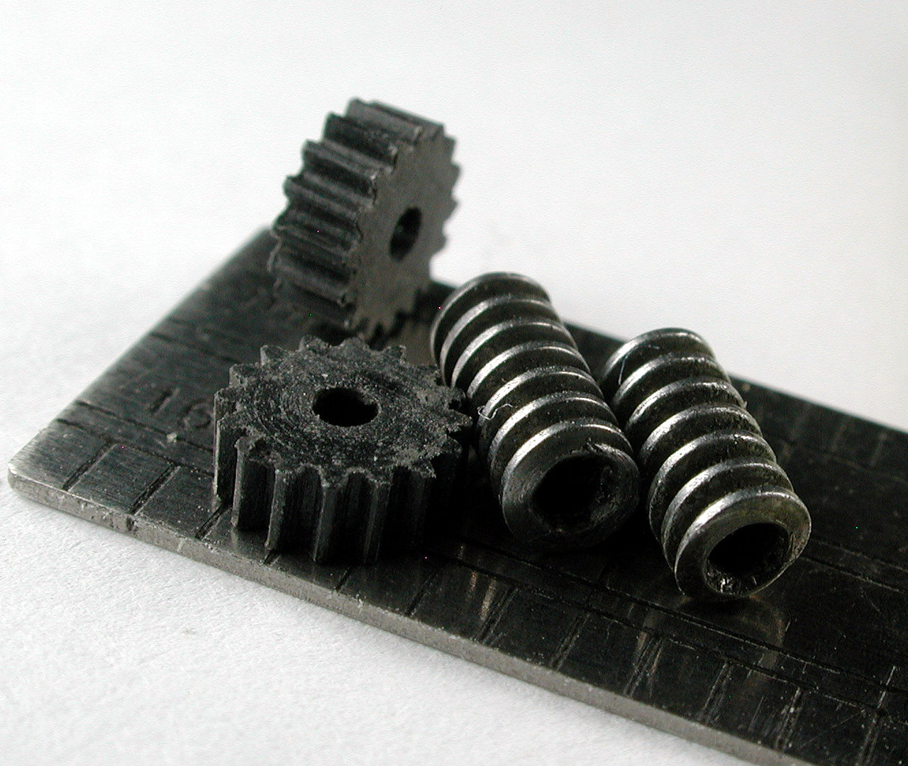 Worm Gear, 0.3mod x 16 Teeth x 5.4mm OD x 1.5mm Bore, Delrin, KIT with worms