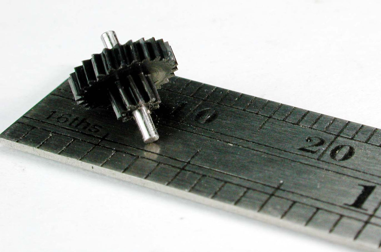 Worm/Reverse Worm Gear, Compound, 0.25mod x 25/10 Teeth x 1.0mm Bore, Assembled on 1.0mm Shaft, Delrin
